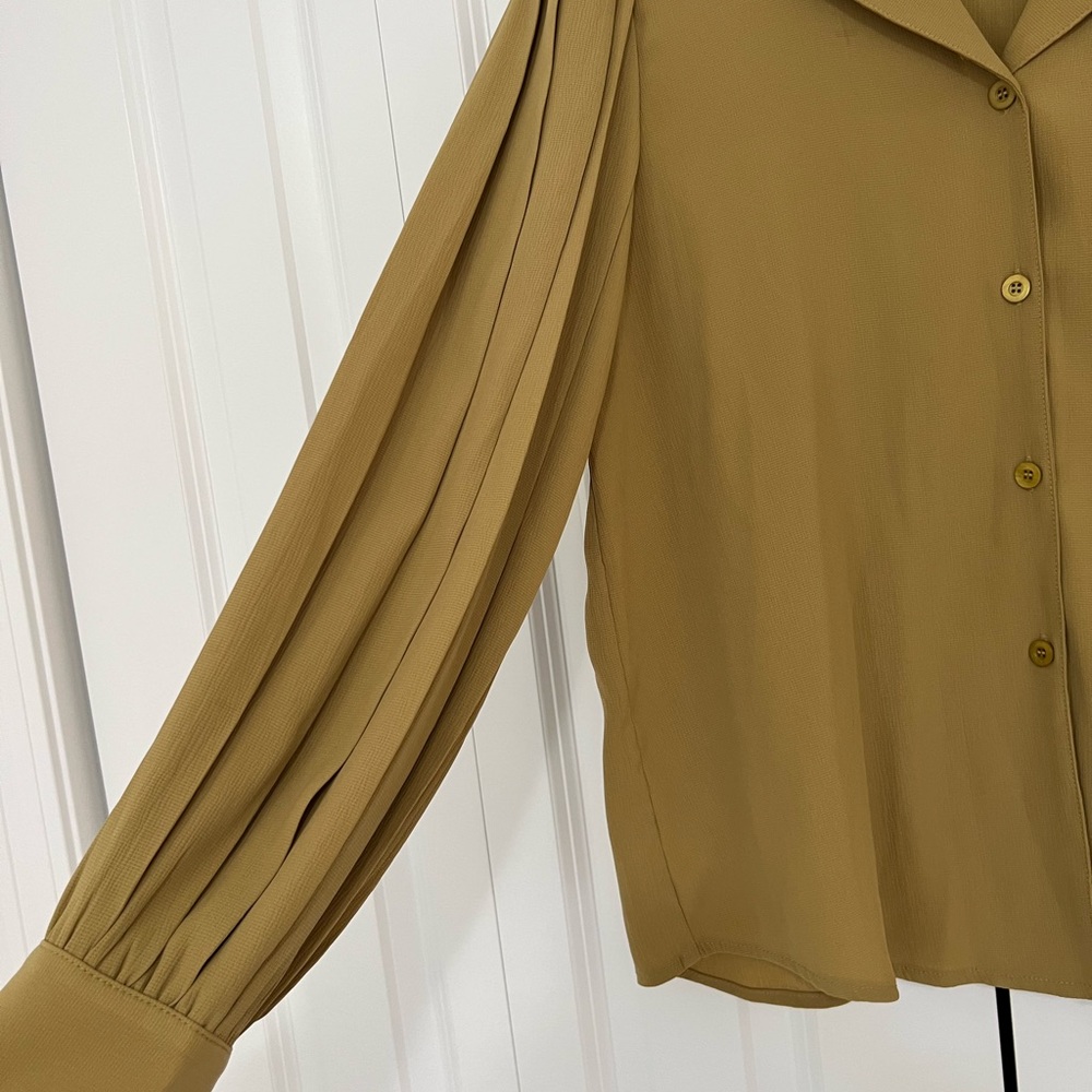 Puffed Shoulder Top - Picture 8 of 12